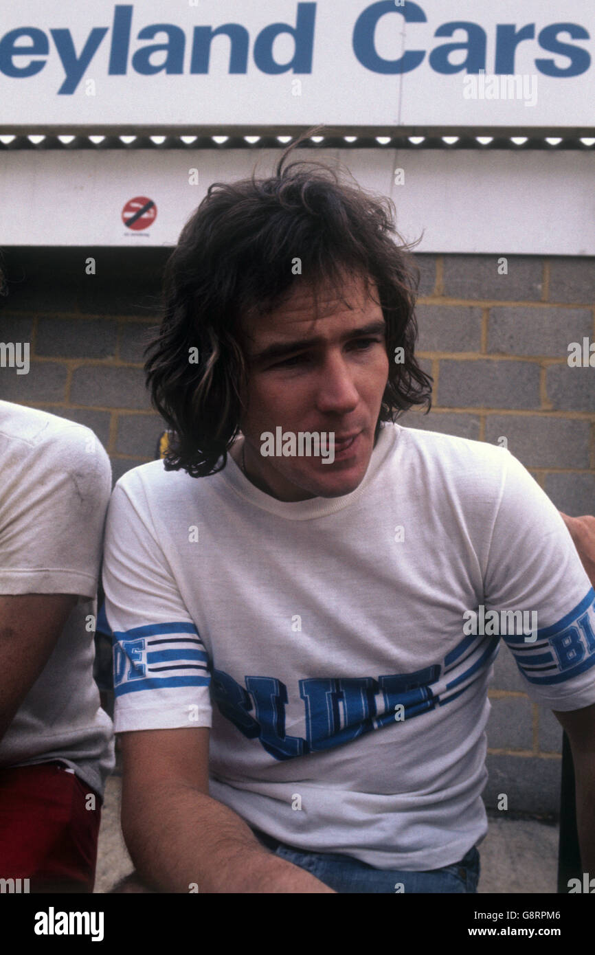 Barry Sheene pendant une pause au John Player Grand Prix à Brands Hatch. Banque D'Images