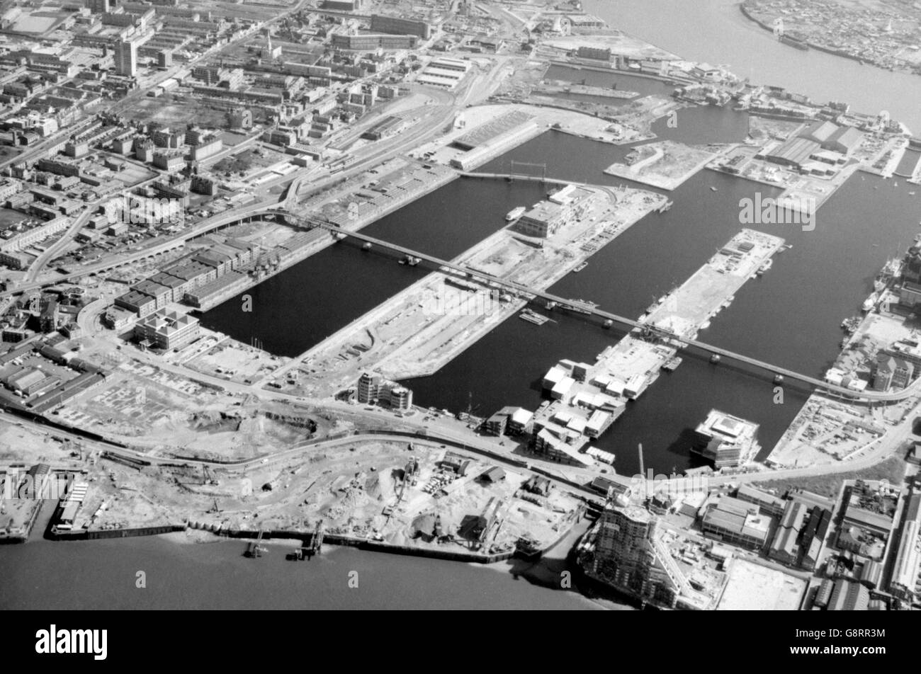 Une vue aérienne de Canary Wharf avec des travaux préliminaires en cours pour le développement prévu de Founders court. Banque D'Images