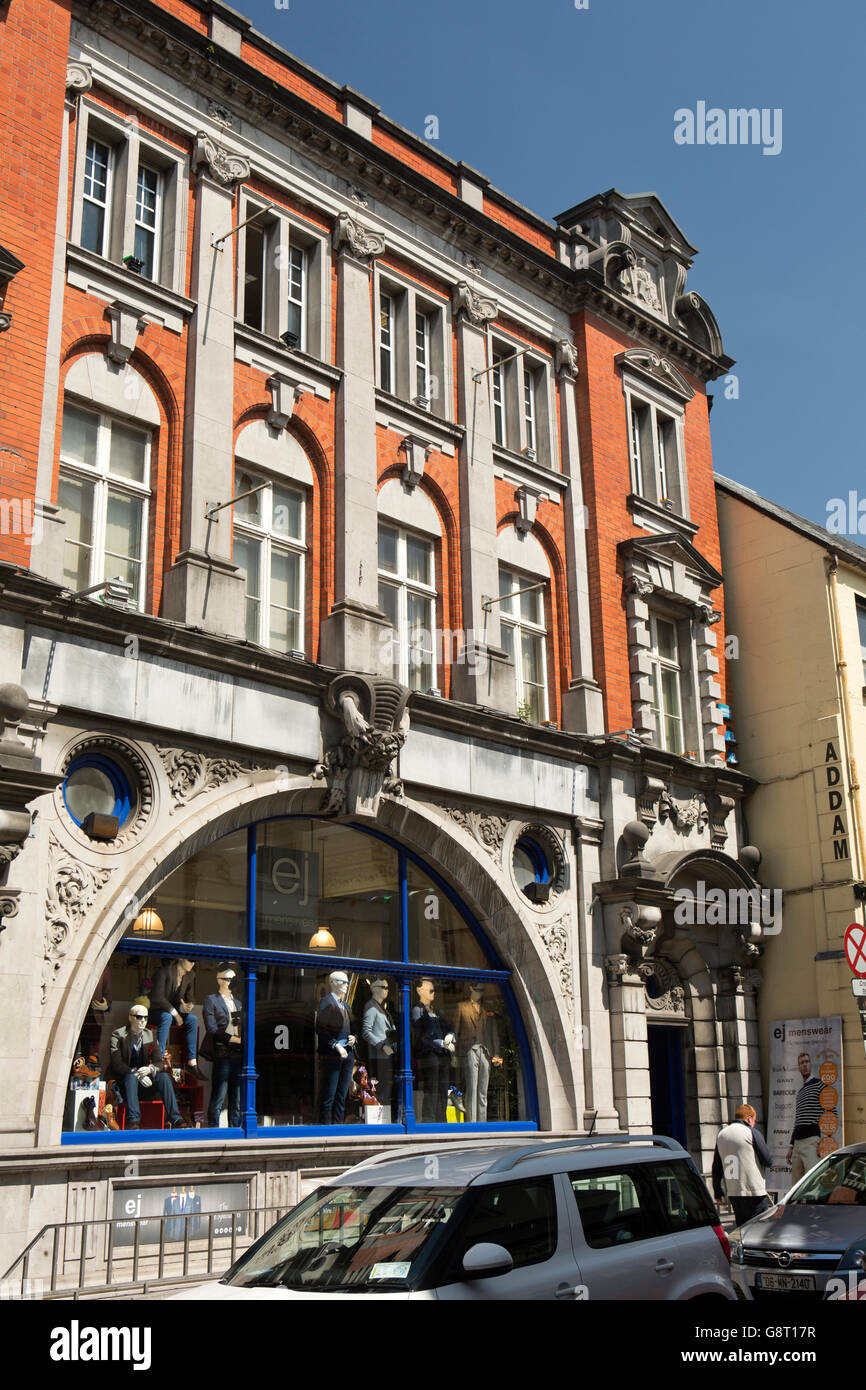 L'Irlande, Sligo, Sligo, rue Grattan, boutique de vêtements d'EJ avec fenêtre cintrée élégante Banque D'Images