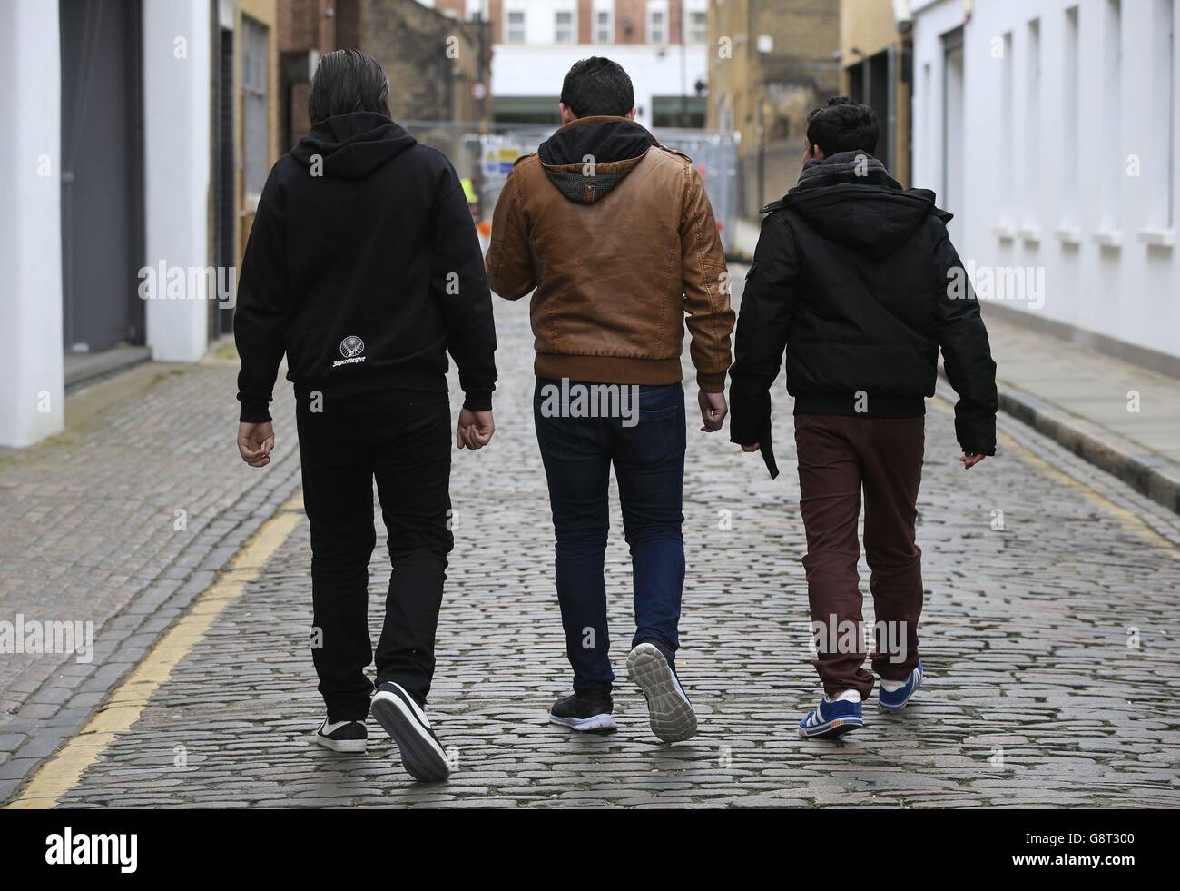 Les réfugiés syriens (qui ne peuvent pas être identifiés pour des raisons juridiques) dans une association caritative de Londres après leur arrivée de Calais au Royaume-Uni via la voie légale du passage sécurisé. Banque D'Images