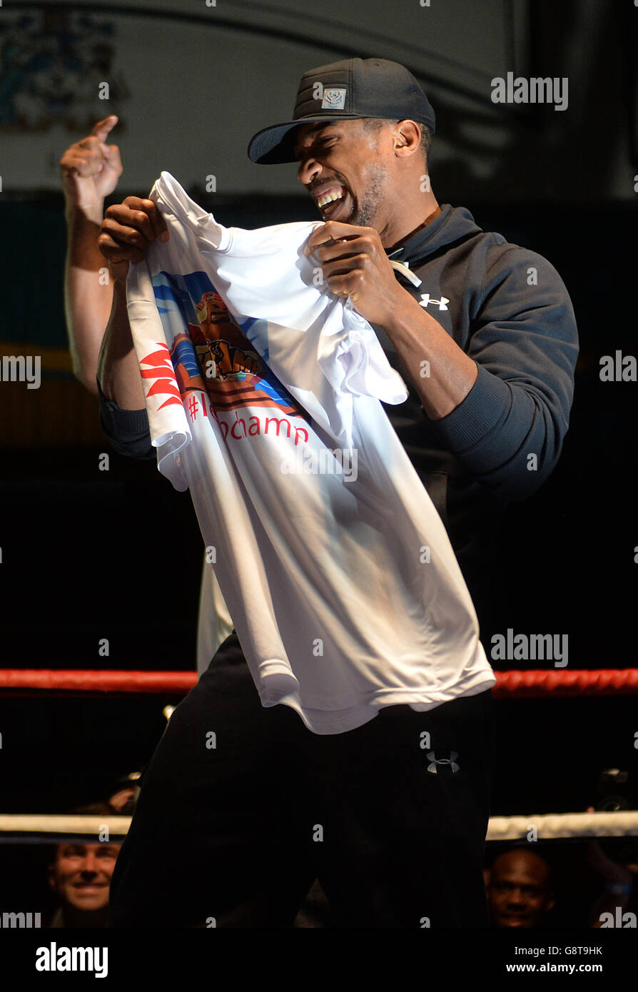 Anthony Joshua et Charles Martin Hall de New York - Entraînement Public Banque D'Images