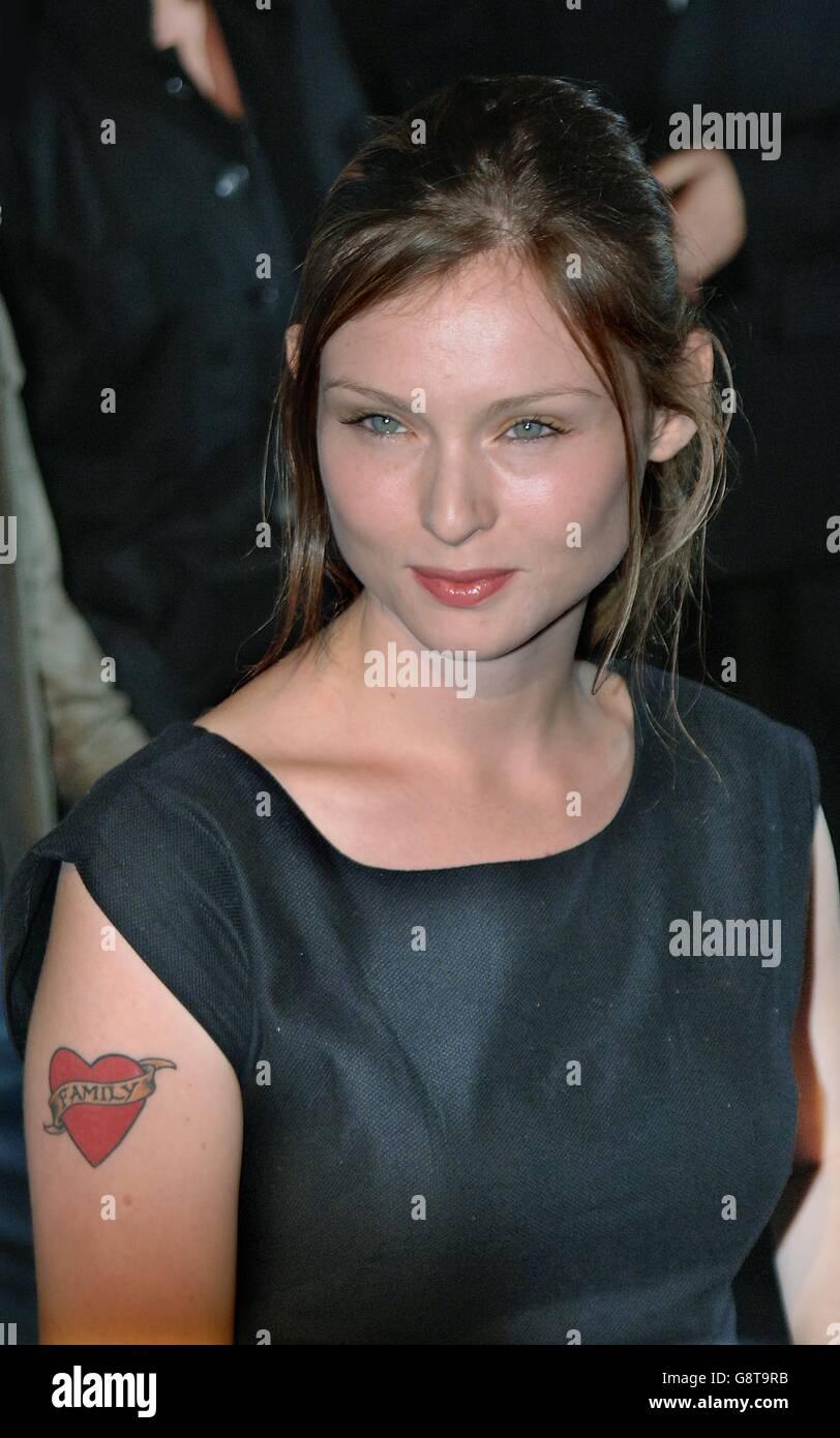 Lancement de la boutique Sloane Street de Versace. Sophie Ellis Bextor arrive. Banque D'Images