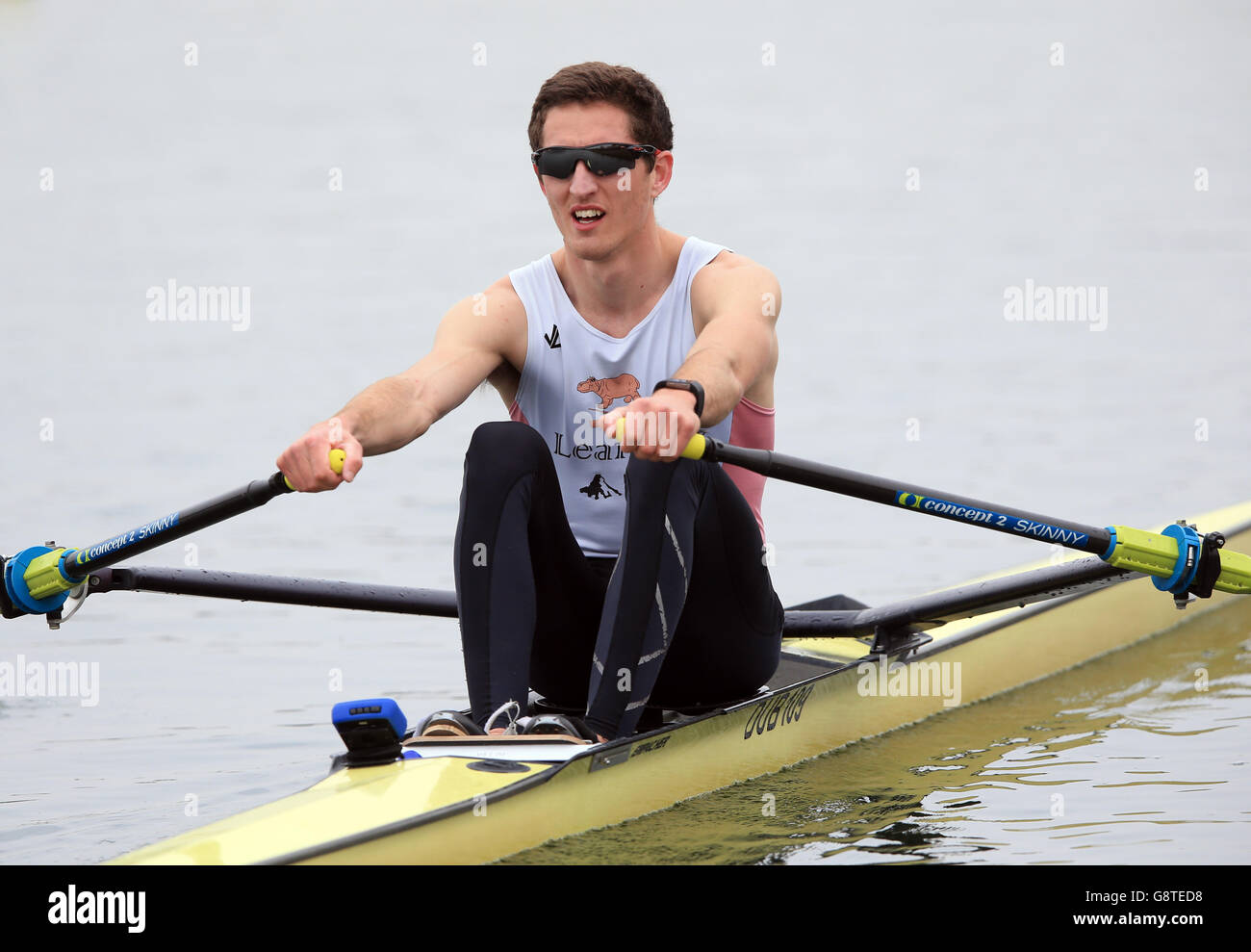 Will Fletcher après le LM1 des hommes x UNE finale lors de l'épreuve britannique des épreuves olympiques d'aviron à Caversham Lakes. Banque D'Images