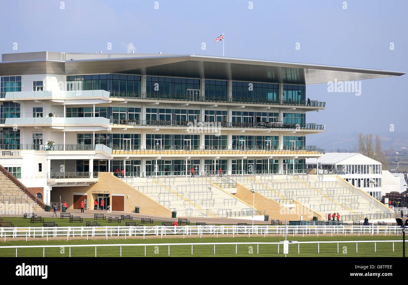 Une vue générale des stands pendant le jeudi de St Patrick au Cheltenham Festival 2016 de Cheltenham Racecourse. Banque D'Images