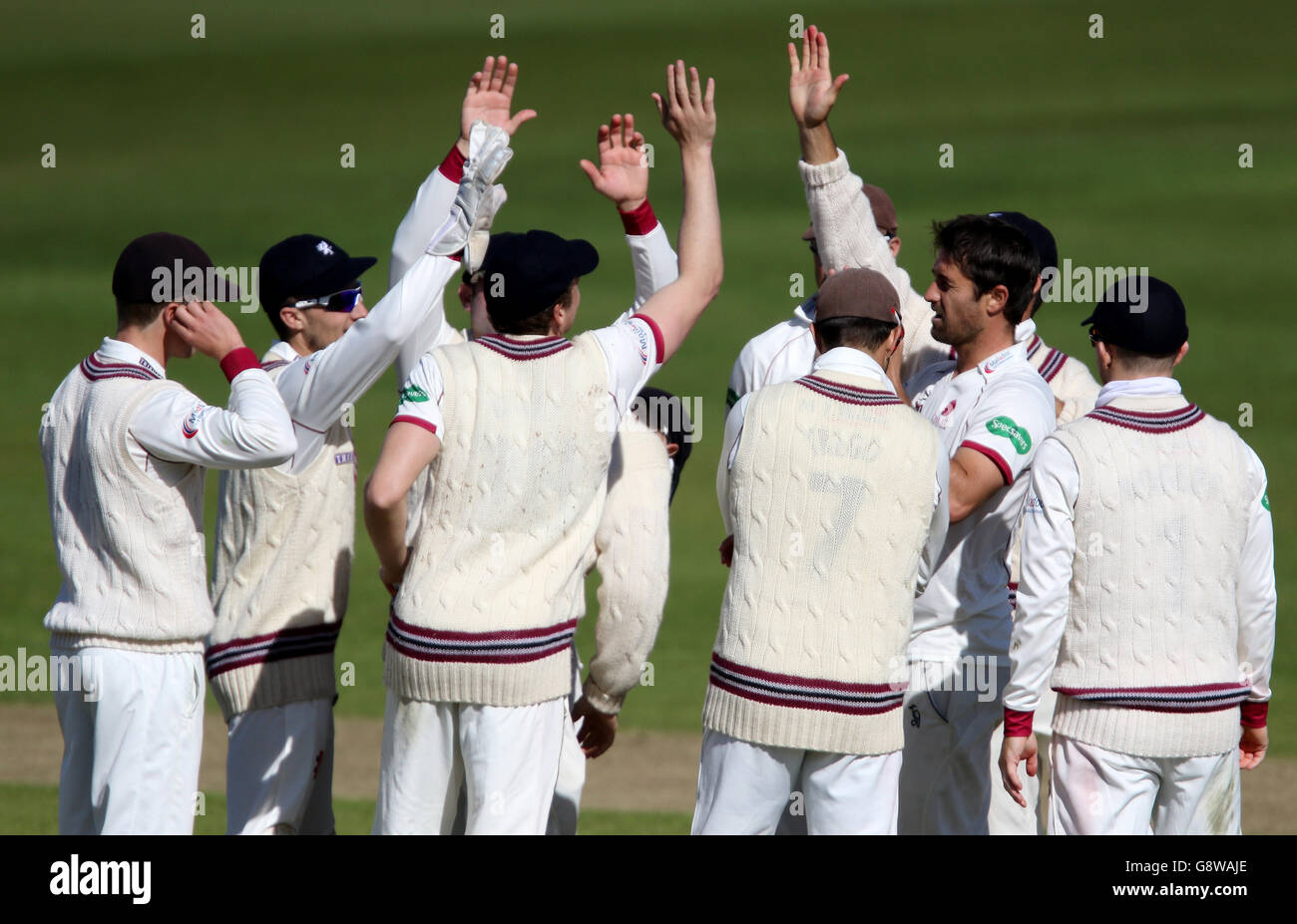 Les joueurs de Somerset s'affrontent cinq au cours de la première journée du championnat du comté de Specsavers à Emirates Riverside, Durham.APPUYEZ SUR ASSOCIATION photo.Date de la photo: Dimanche 10 avril 2016.Voir PA Story CRICKET Durham.Le crédit photo devrait se lire comme suit : Richard Sellers/PA Wire. Banque D'Images