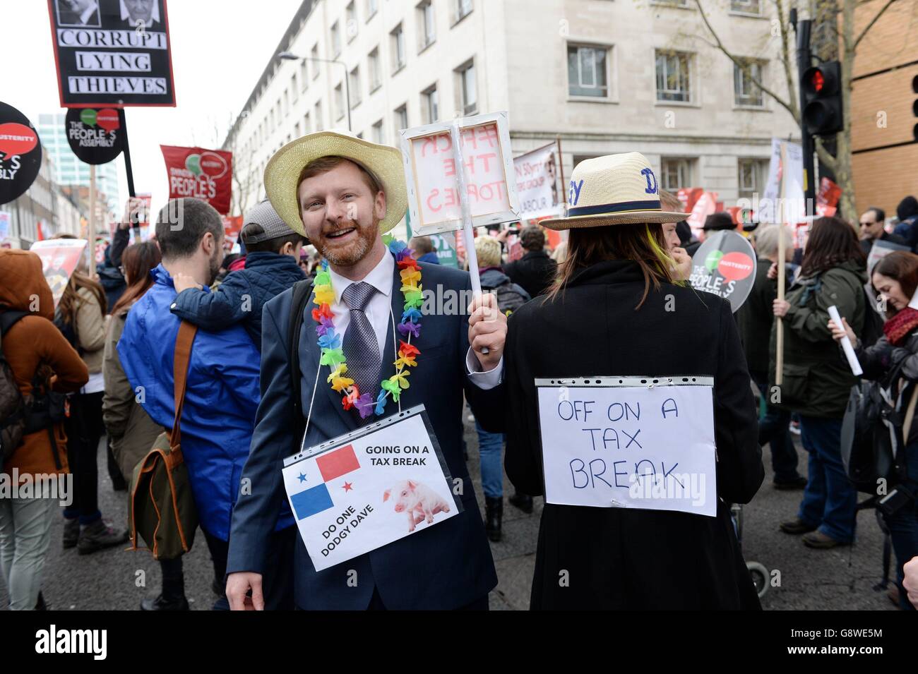 Les militants manifestent dans une manifestation anti-austérité dans le centre de Londres. Banque D'Images