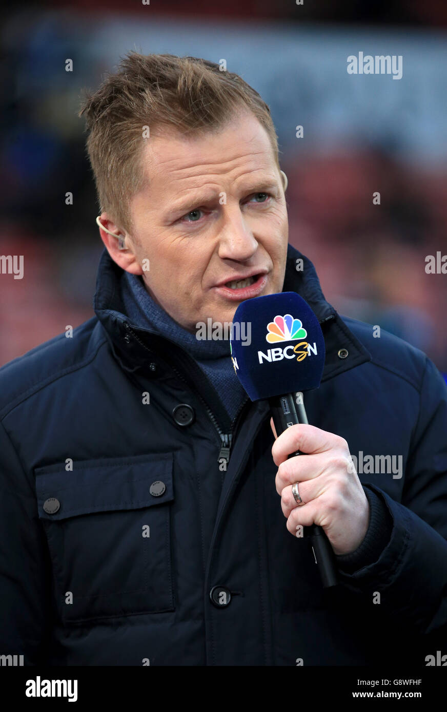 NBC Pundit Arlo White lors du match de la Barclays Premier League au Britannia Stadium, Stoke-on-Trent. APPUYEZ SUR ASSOCIATION photo. Date de la photo: Lundi 18 avril 2016. Voir PA Story FOOTBALL Stoke. Le crédit photo devrait se lire comme suit : Nick Potts/PA Wire. RESTRICTIONS : aucune utilisation avec des fichiers audio, vidéo, données, listes de présentoirs, logos de clubs/ligue ou services « en direct » non autorisés. Utilisation en ligne limitée à 75 images, pas d'émulation vidéo. Aucune utilisation dans les Paris, les jeux ou les publications de club/ligue/joueur unique. Banque D'Images