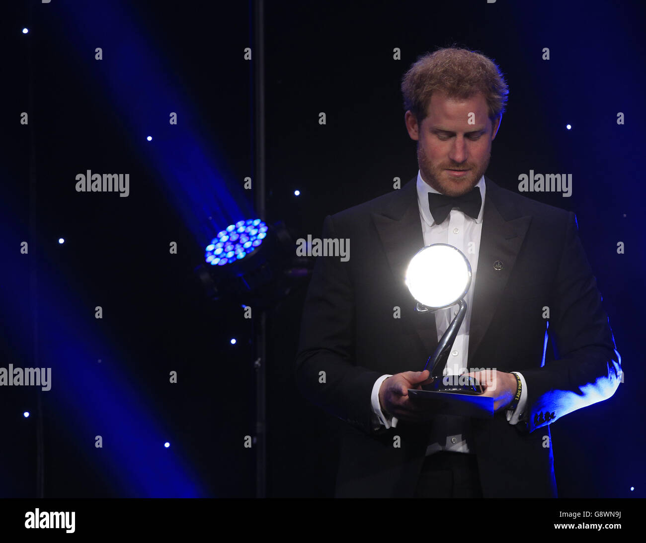 Le Prince Harry est en avance de présenter le prix de la contribution exceptionnelle au sport lors des BT Sport Industry Awards 2016 à Battersea Evolution, à Londres. Banque D'Images