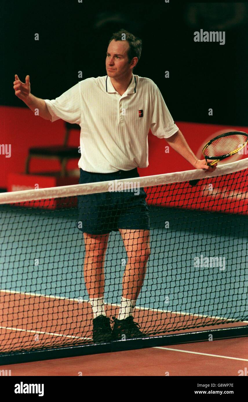 Tennis - ATP Tour - Défi Aînés Honda - John McEnroe v Guillermo Vilas - Royal Albert Hall, Londres Banque D'Images