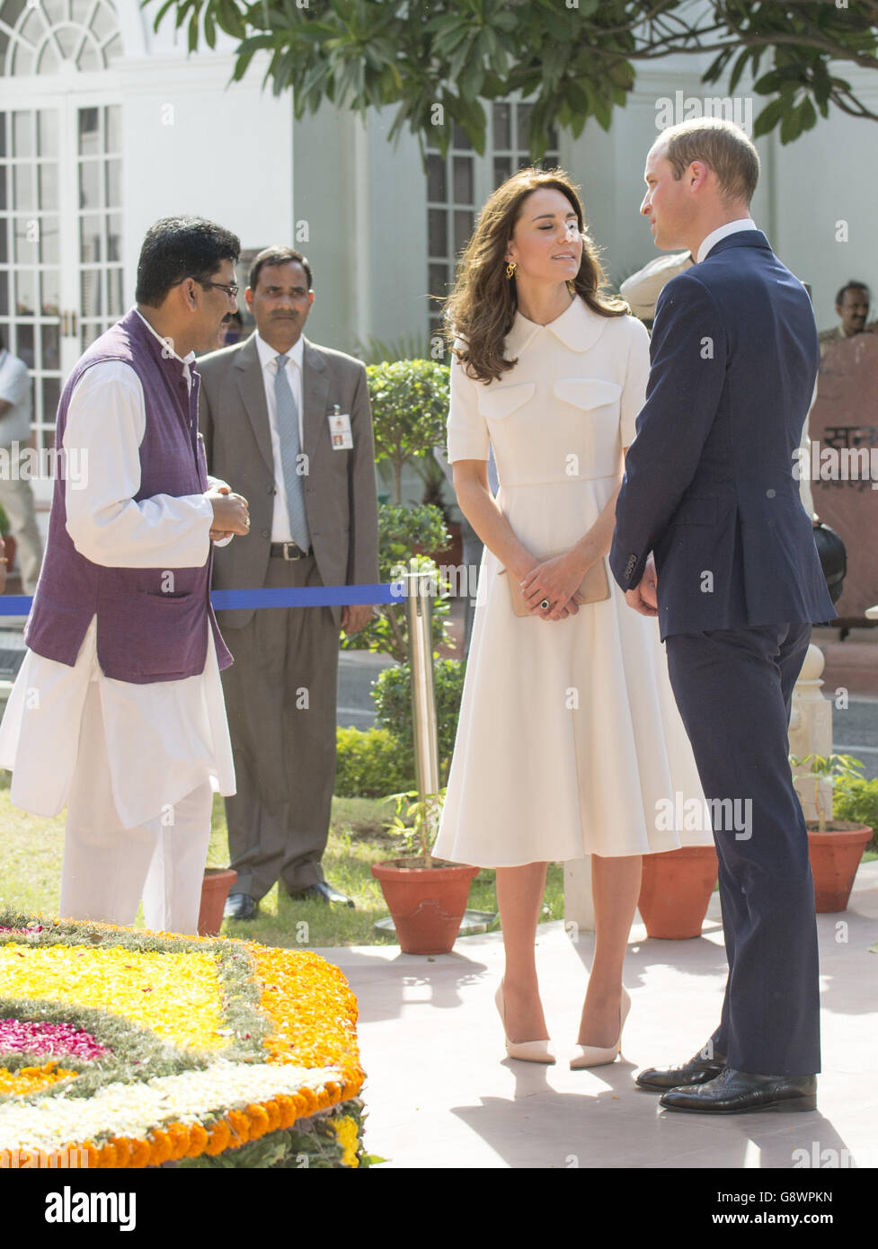 Le duc et la duchesse de Cambridge lors d'une visite au musée de l'ancienne Maison Birla à Gandhi Smriti à New Dehli, en Inde, l'endroit où la vie du Mahatma Gandhi a pris fin le 30 janvier 1948. Banque D'Images