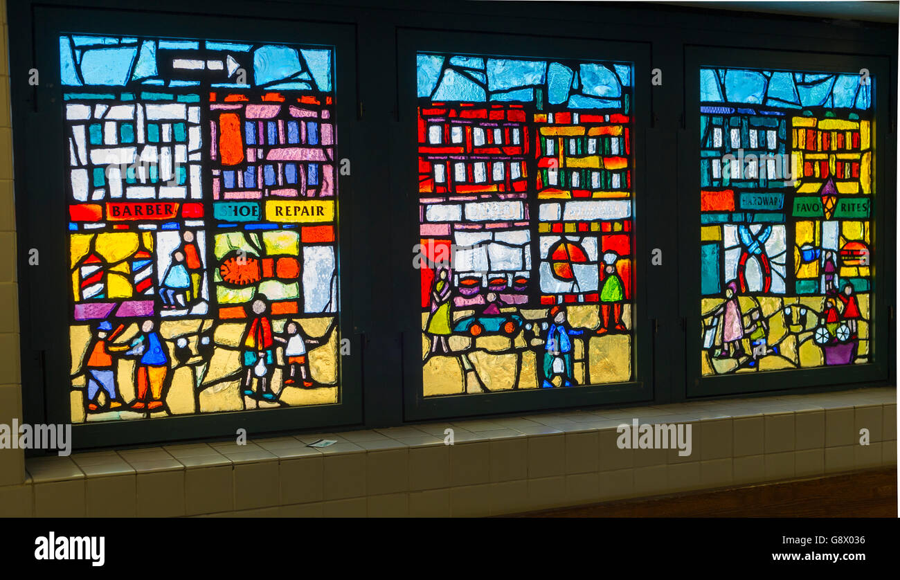 Décoration sur une station de métro à Sunnyside dans les quartiers de Queens à New York, le dimanche 26 juin 2016. (© Richard B. Levine) Banque D'Images