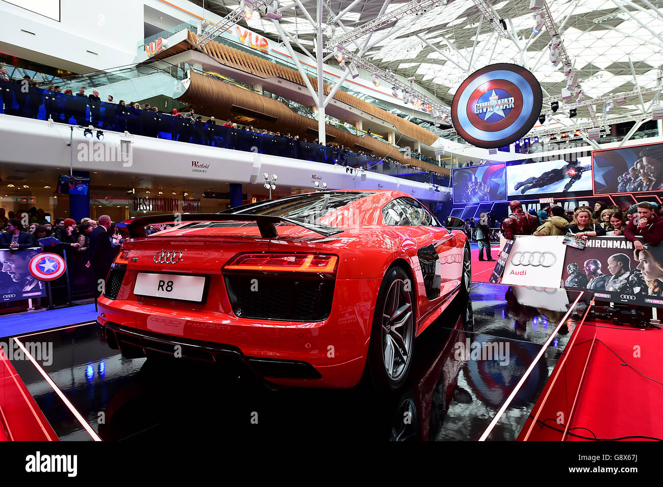 Un écran Audi R8 pendant la première européenne de la guerre civile de Captain America, qui s'est tenue au vue Westfield à Shepherd's Bush, Londres. APPUYEZ SUR ASSOCIATION photo. Date de la photo: Mardi 26 avril 2016. Voir l'histoire de l'équipe de projet, LE capitaine SHOWBIZ. Le crédit photo devrait se lire comme suit : Ian West/PA Wire Banque D'Images