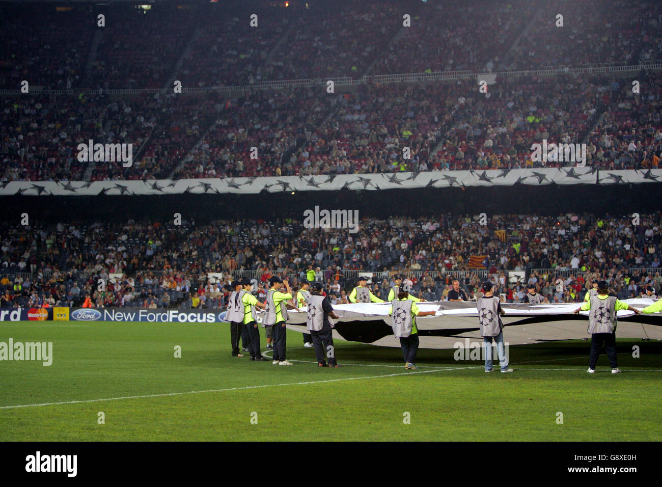 Football - Ligue des champions de l'UEFA - Groupe C - Barcelone / Udinese - Camp Nou. Ballboys Banque D'Images