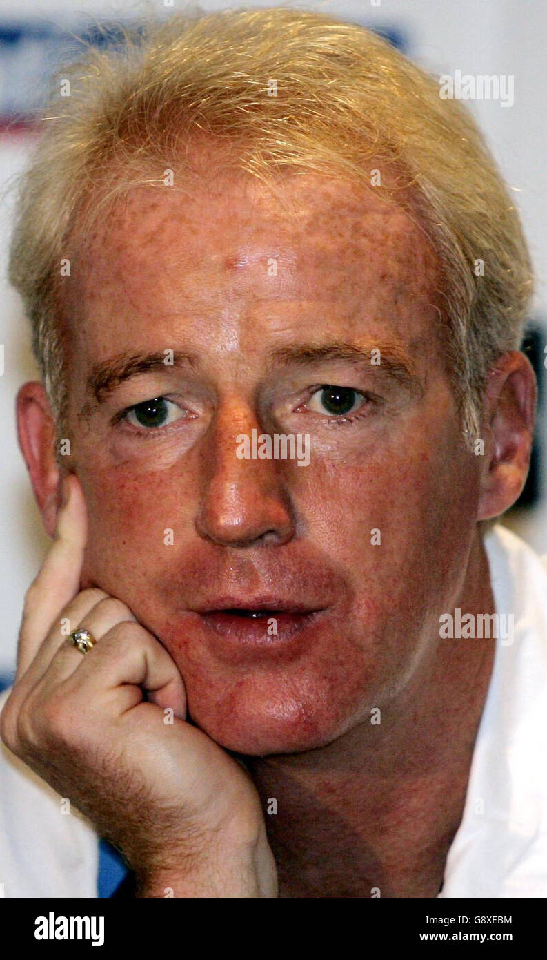 Tommy Burns, directeur adjoint en Écosse, parle aux médias lors d'une conférence de presse à l'hôtel Cameron House, Loch Lomond, le mercredi 5 octobre 2005. L'Écosse affrontait la Biélorussie lors de leur match de qualification à la coupe du monde samedi. APPUYEZ SUR ASSOCIATION photo. Le crédit photo devrait se lire comme suit : Andrew Milligan/PA. Banque D'Images