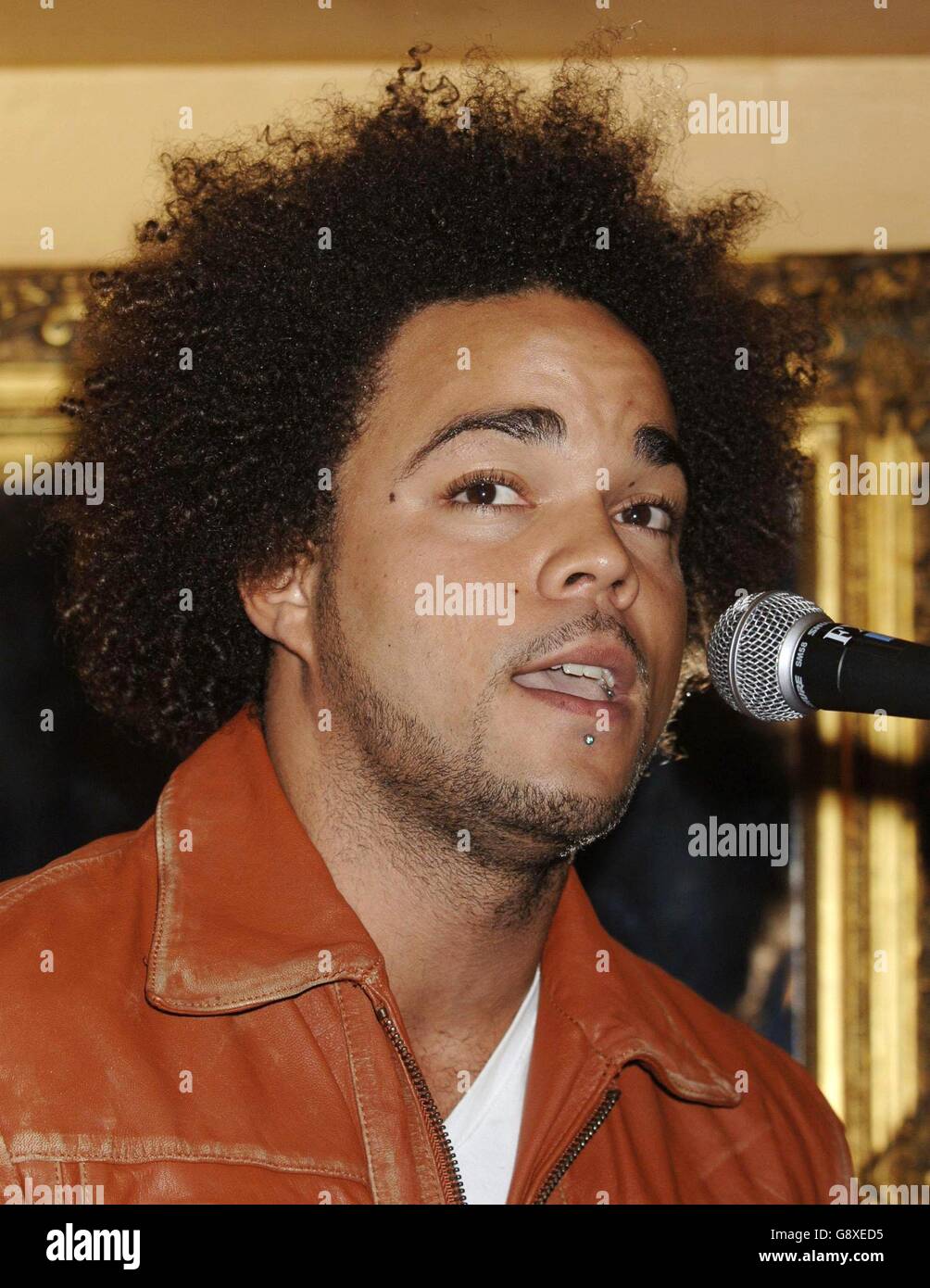 Nate James se produit pour le concert caritatif de la Journée d'action de la campagne million d'enfants de Shelter en faveur des jeunes sans-abri et vulnérables, à l'Imperial, dans le centre de Londres, le mercredi 5 octobre 2005.APPUYEZ SUR ASSOCIATION photo.Le crédit photo devrait se lire: Yui Mok/PA Banque D'Images