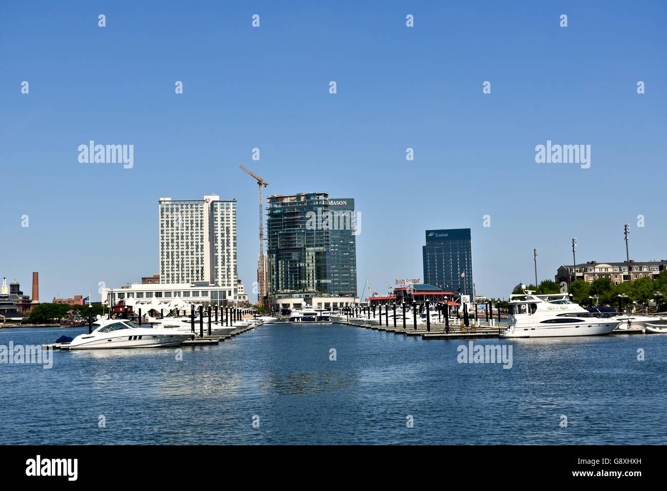 Une belle vue sur le centre-ville de Baltimore Inner Harbor sur une chaude journée d'été Banque D'Images