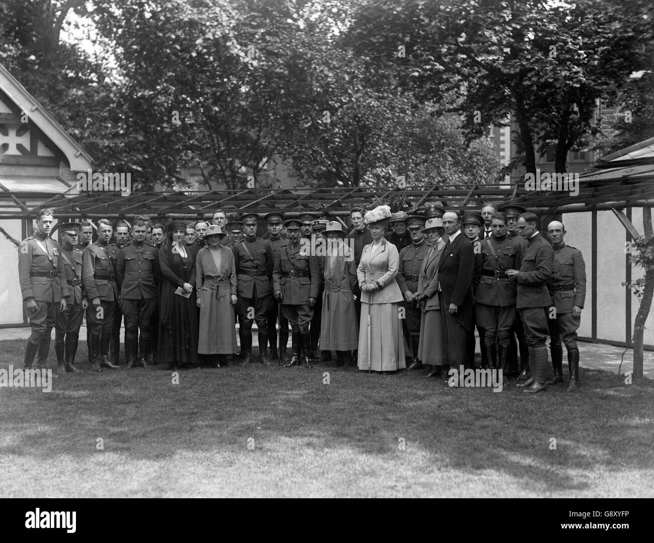 Le roi George V et la reine Mary à Washington Y.M.C.A. Hutte. Banque D'Images