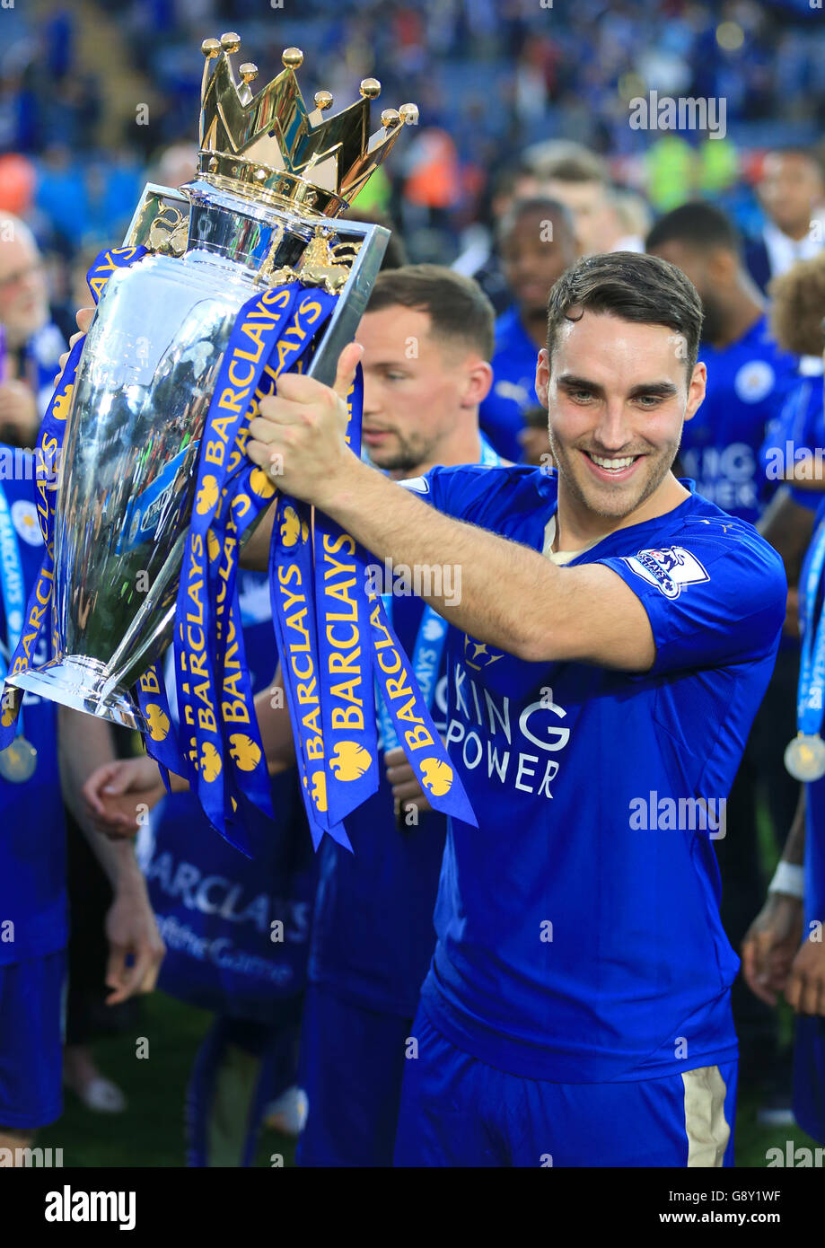 Matthew James de Leicester City lève le trophée Barclays Premier League. Banque D'Images