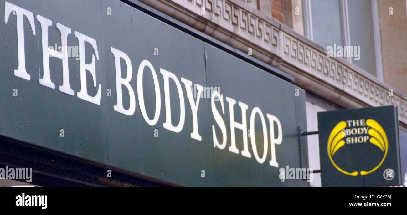Un fichier image du magasin de carrosserie sur Oxford Street. Daté.05-08-2005.la reprise de la négociation à Body Shop International a continué aujourd'hui jeudi 13 octobre 2005 après un bond de 4% dans les ventes et une prévision que les bénéfices annuels augmenterait d'au moins 17%.Body Shop,Qui opère à partir de plus de 2,000 points de vente dans 53 pays, a déclaré qu'elle avait maintenant atteint 18 mois d'amélioration consécutive des ventes, aidé par une reprise soutenue de ses activités au Royaume-Uni et en Irlande.Voir PA Story CITY Bodyshop.APPUYEZ SUR ASSOCIATION PHOTO. LE CRÉDIT PHOTO DOIT INDIQUER IAM WEST/PA Banque D'Images