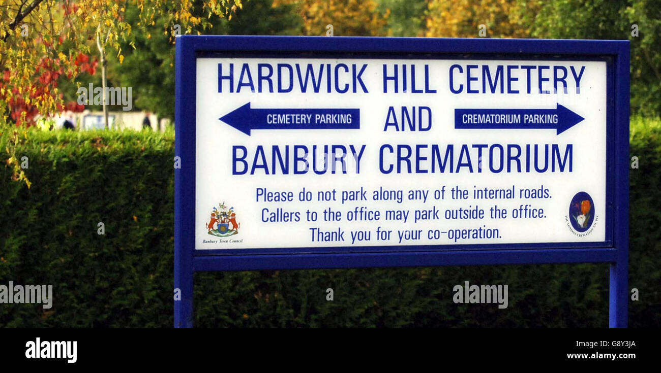 Le crématorium de Banbury où la crémation du comédien Ronnie Barker a eu lieu, jeudi 13 octobre 2005.Environ 40 amis proches et membres de la famille se sont réunis aujourd'hui pour les funérailles du comédien.Un service humaniste de 40 minutes a eu lieu dans une chapelle dans le domaine verdoyant de Banbury crématorium dans l'Oxfordshire, où aucun hymne n'a été chanté, mais l'accent a été mis sur la mémoire de la vie de la star du porridge, avec de la musique.Ceci a été suivi par la crémation.Voir PA Story BARKER FUNÉRAIRE.APPUYEZ SUR ASSOCIATION photo.Le crédit photo devrait se lire comme suit : Barry Batchelor/PA Banque D'Images