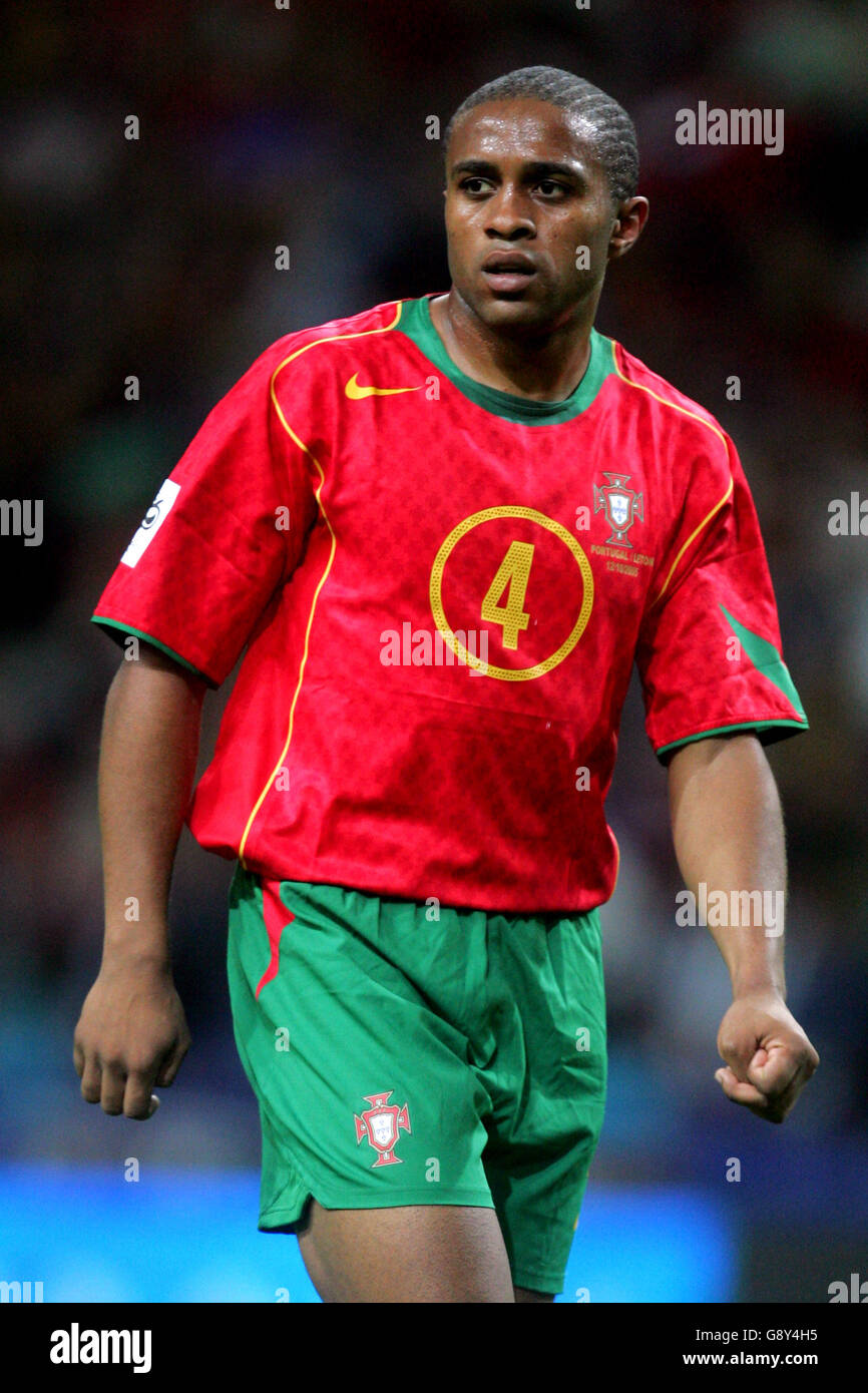 Football - qualification de la coupe du monde de la FIFA 2006 - Groupe 3 - Portugal / Lettonie - Stade Dragao.Jorge Andrade, Portugal Banque D'Images