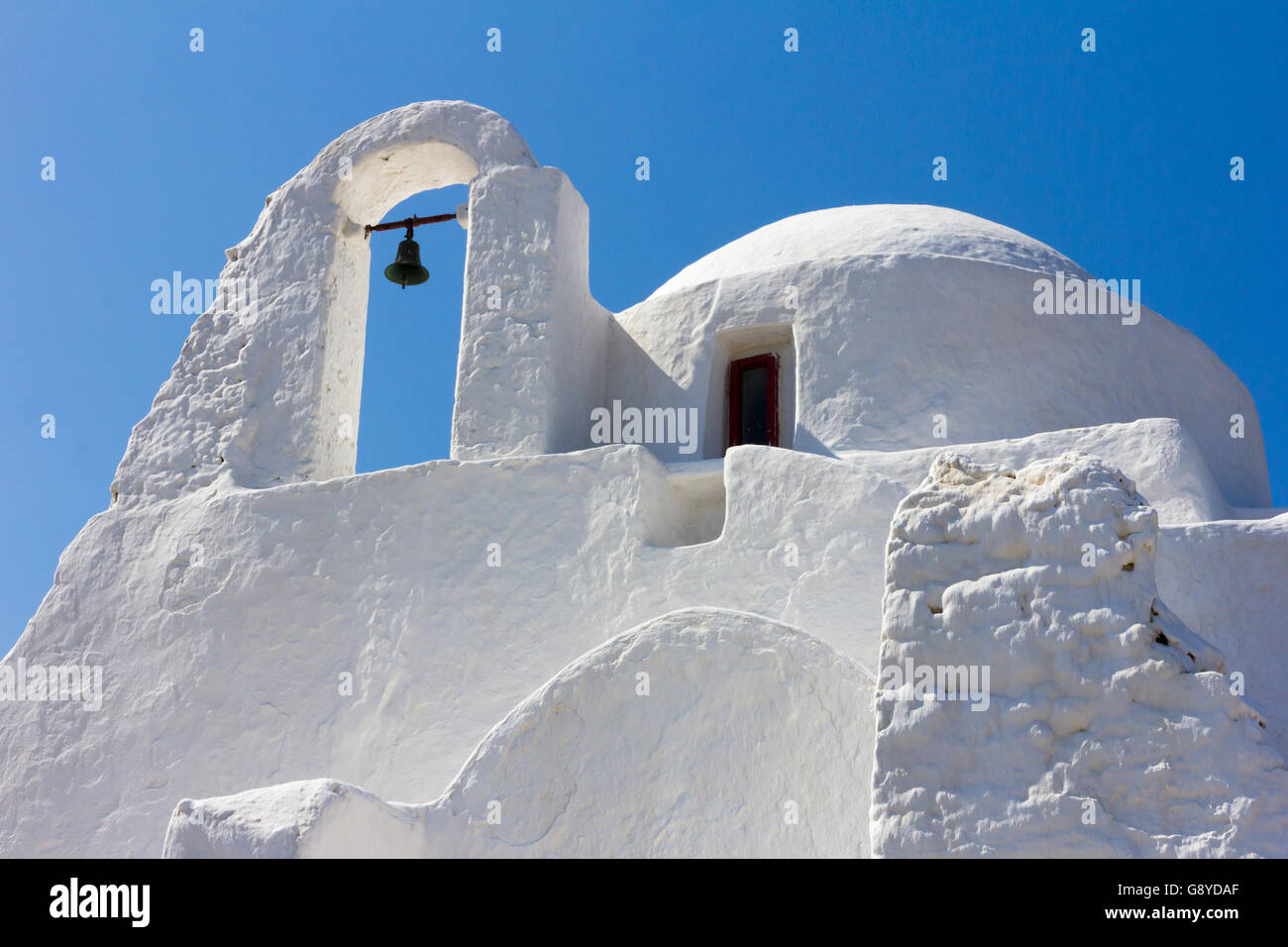 Dome et Bell, de vieille église à Mykonos, Grèce Banque D'Images
