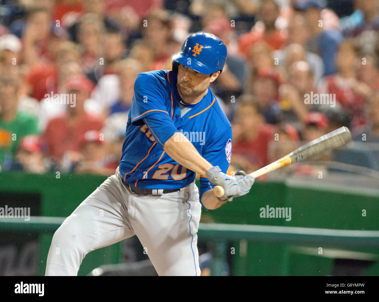 Washington, Us. 28 Juin, 2016. New York Mets le deuxième but Neil Walker (20) de chauves-souris dans la quatrième manche contre les Nationals de Washington au Championnat National Park à Washington, DC Le mardi, Juin 28, 2016. Les nationaux a gagné le match 5 - 0. Credit : Ron Sachs/CNP - AUCUN FIL SERVICE - © dpa/Alamy Live News Banque D'Images