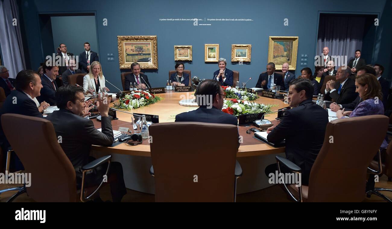 Le premier ministre du Canada, Justin Trudeau, à gauche, le président mexicain Enrique Pena Nieto, centre, et le président américain Barack Obama lors du Sommet des dirigeants nord-américains à la Galerie nationale du Canada, 29 juin 2016 à Ottawa, Canada. Banque D'Images