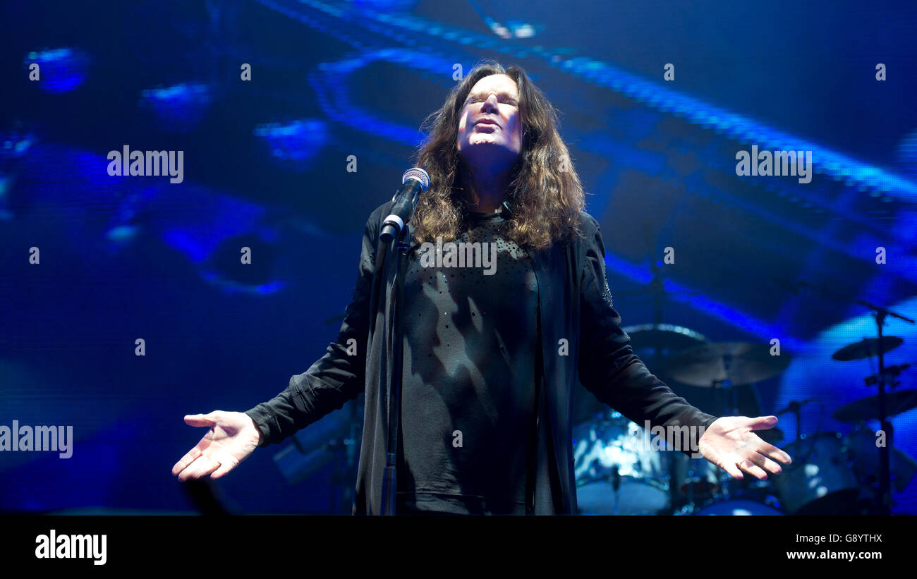 Prague, République tchèque. 30 Juin, 2016. Chanteur de Black Sabbath Ozzy Osbourne effectue lors d'un concert à Prague, en République tchèque, le jeudi, 30 juin, 2016. © Michal Kamaryt/CTK Photo/Alamy Live News Banque D'Images