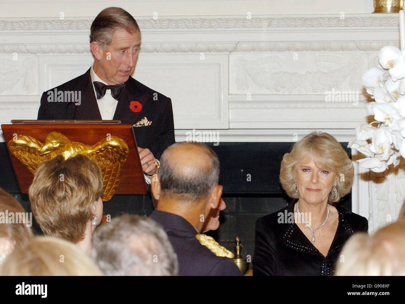 Le Prince de Galles a fêté son hôte, le président américain George W Bush, lors d'un dîner à la Maison Blanche à Washington, le mercredi 2 novembre 2005. Voir PA Story ROYAL Charles. APPUYEZ SUR ASSOCIATION photo. Le crédit photo devrait se lire: Harry page/PA/Pool/Daily Mirror Banque D'Images