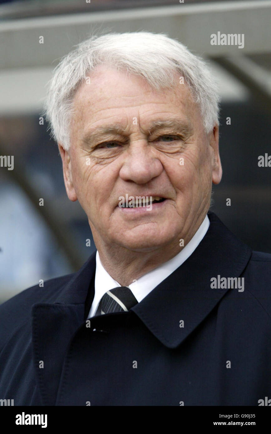 Dossier de bibliothèque daté du 05/12/2004 de Sir Bobby Robson. Robson a indiqué qu'il pourrait être intéressé par le poste de direction soudainement vacant à Hearts, le dimanche 23 octobre 2005. Voir PA Story FOOTBALL Hearts. APPUYEZ SUR ASSOCIATION photo. Le crédit photo devrait se lire comme suit : NICK POTTS/PA. AUCUNE UTILISATION DE SITE WEB/INTERNET À MOINS QUE LE SITE NE SOIT ENREGISTRÉ AUPRÈS DE L'ASSOCIATION DE FOOTBALL PREMIER LEAGUE Banque D'Images