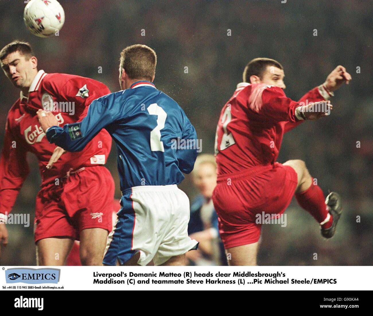Soccer - demi finale de la coupe Coca Cola première jambe - Liverpool v Middlesbrough.Domanic Matteo de Liverpool (à gauche) remporte un titre devant Neil Maddison de Middlesbrough (au centre) et son coéquipier Steve Harkness (à droite) Banque D'Images