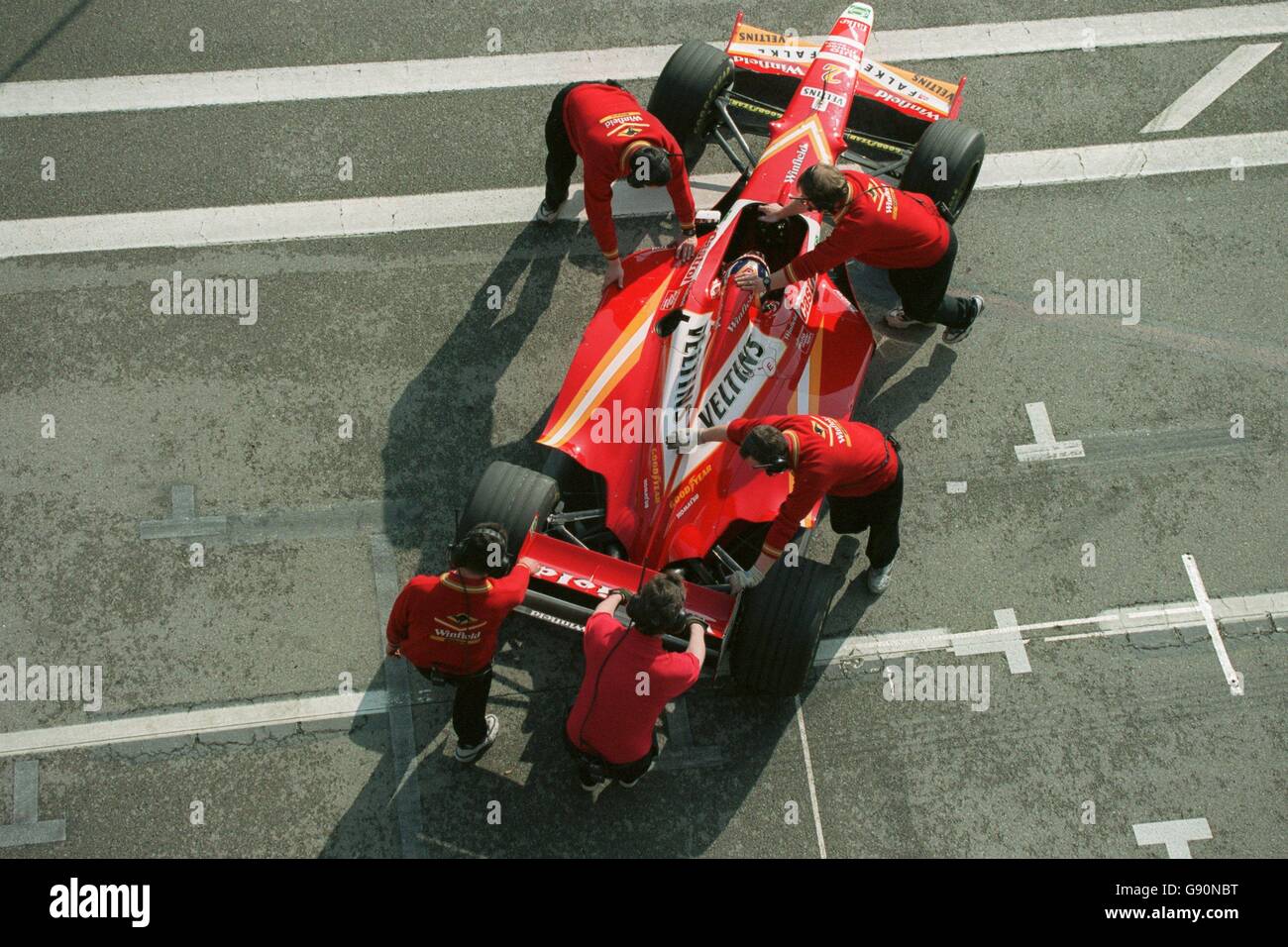 Formula One Motor Racing - Testing - circuit de Catalanya, Barcelone, Espagne. Heinz Harald Frentzen retourne à la fosse Banque D'Images