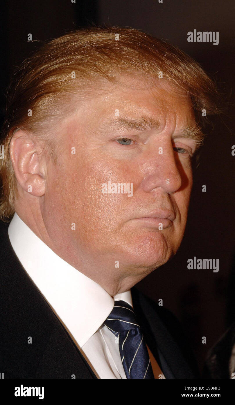 Donald Trump, magnat américain de la propriété milliardaire, arrive au Museum of Modern Art de New York la nuit dernière, avec le Prince de Galles et la duchesse de Cornwall , Qui dînera avec le président George Bush à la Maison Blanche, le mercredi 2 novembre 2005, ayant déjà séduit des fans avec une touche de royauté à New York. Les jeunes mariés quitteront la Grande Pomme pour Washington où ils dégusteront un déjeuner privé avec M. Bush et sa femme, Laura. Voir PA Story ROYAL Charles. APPUYEZ SUR ASSOCIATION photo. Le crédit photo devrait se lire : John Stillwell/PA. Banque D'Images