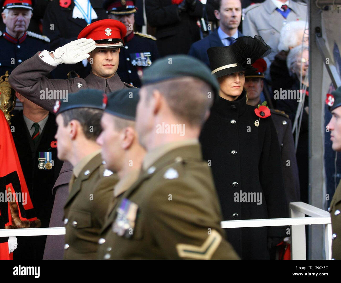 Le comte de Wessex prend le salut pendant le Service du souvenir à Sunderland le dimanche 13 2005 novembre. APPUYEZ SUR ASSOCIATION photo. Le crédit photo devrait se lire comme suit : Tom Buist/PA Banque D'Images Le comte de Wessex prend le salut pendant le Service du souvenir à Sunderland le dimanche 13 2005 novembre. APPUYEZ SUR ASSOCIATION photo. Le crédit photo devrait se lire comme suit : Tom Buist/PA Banque D'Images