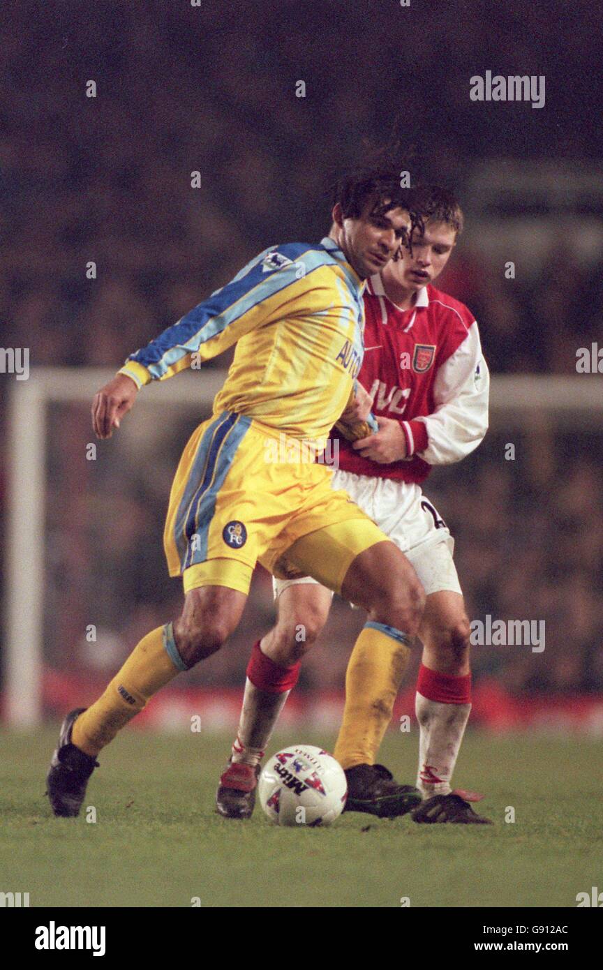 Soccer - demi-finale de la coupe Coca Cola première jambe - Arsenal / Chelsea. Ruud Gullit (L) joue son dernier match pour Chelsea Banque D'Images