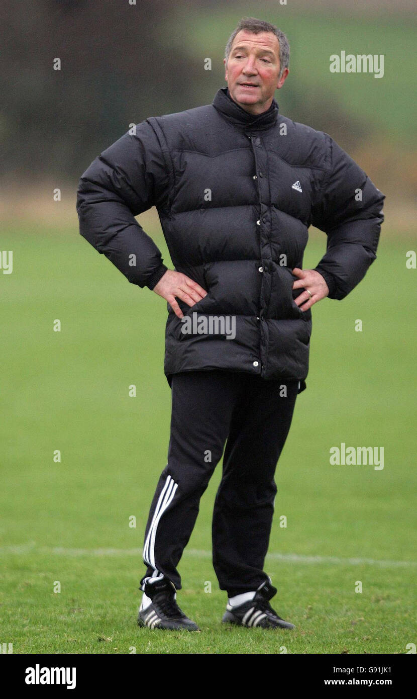 Graeme Souness, directeur de Newcastle United, lors d'une séance de formation à Longbenton, Newcastle, le vendredi 2 décembre 2005. Newcastle United face à Aston Villa à St James' Park demain. APPUYEZ SUR ASSOCIATION photo. Le crédit photo devrait se lire: Owen Humphreys/PA. Banque D'Images