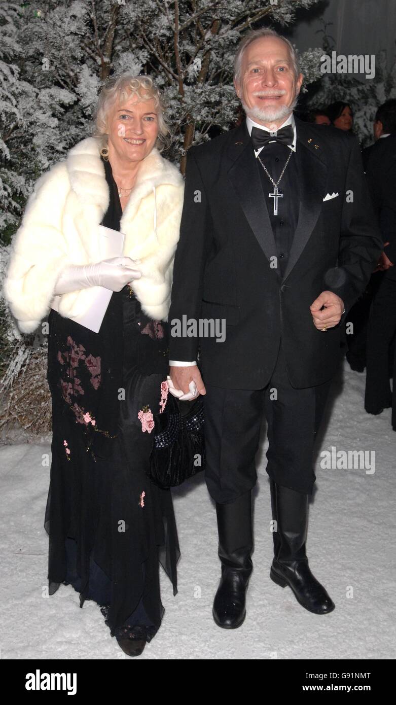 Douglas Gresham (beau-fils de C.S.Lewis) arrive pour la soirée post-première à la suite de la Royal film Performance et de la première mondiale de 'The Chronicles of Narnia', de Kensington Gardens, à l'ouest de Londres, le mercredi 7 décembre 2005.APPUYEZ SUR ASSOCIATION photo.Le crédit photo devrait se lire comme suit : Ian West/PA Banque D'Images