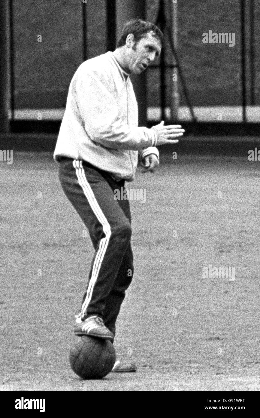 Anglais FA coach et Manager de Cape Town FC (Afrique du Sud), Frank Lord, instruit les entraîneurs scandinaves lors d'un cours dirigé par Allen Wade (Directeur de l'entraînement pour le FA) Banque D'Images
