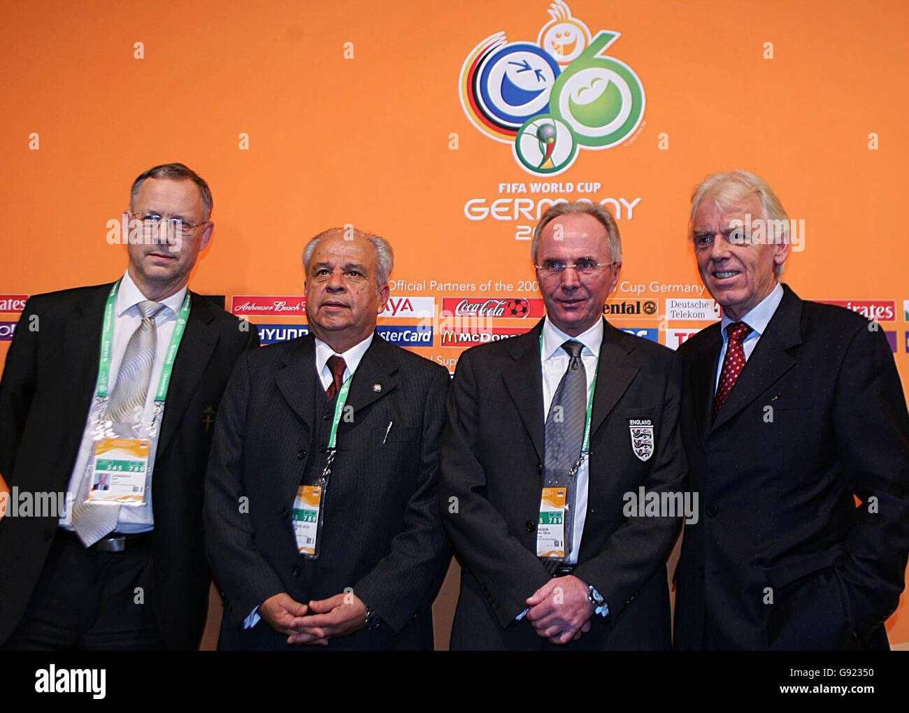 Les directeurs du groupe B (de gauche à droite) Lars Lagerback (Suède), Anibal Ruiz (Paraguay), Sven Goran Eriksson (Angleterre) et Leo Beenhakker (Trinité-et-Tobago) après le tirage au sort de la coupe du monde de la FIFA 2006, à Leipzig, en Allemagne, le vendredi 9 décembre 2005. Voir PA Story football World Cup. APPUYEZ SUR ASSOCIATION photo. Le crédit photo devrait se lire comme suit : PA Banque D'Images