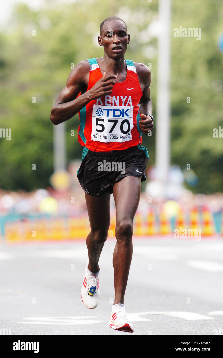 Athlétisme - Championnats du monde d'athlétisme de l'IAAF - Helsinki 2005 - Stade olympique. Joseph Riri du Kenya pendant le marathon de Mens Banque D'Images