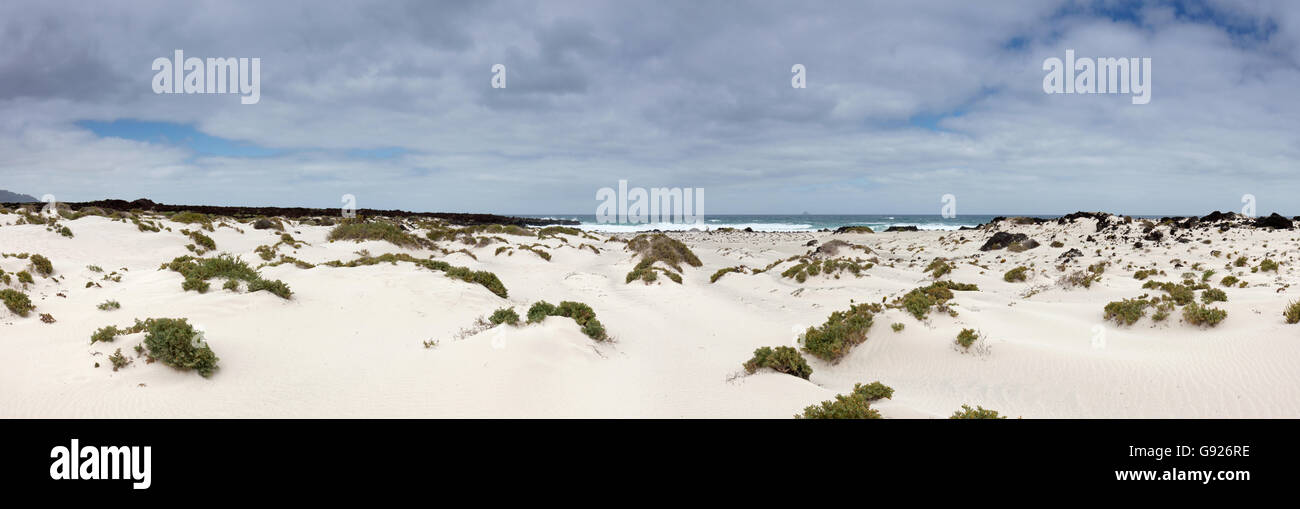 Plage De Sable Blanc Près De Orzola Le Nord De Lanzarote