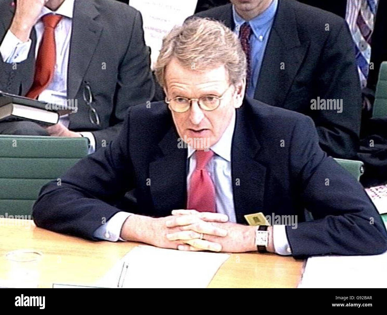 Sir Christopher Meyer, ancien ambassadeur à Washington et secrétaire de presse du premier ministre John Major, et le docteur unique numéro 10 spin lance Price, témoigne devant le Comité d'administration publique de la Chambre des communes, qui mène une enquête sur les mémoires politiques, le jeudi 15 décembre 2005. Les auteurs de deux des livres politiques les plus explosifs de cette année seront grillés par les députés aujourd'hui sur les raisons pour lesquelles ils ont décidé de rendre public leurs expériences au cœur du gouvernement. Voir PA Story POLITICS Meyer. APPUYEZ SUR ASSOCIATION photo. Le crédit photo devrait se lire comme suit : PA Banque D'Images