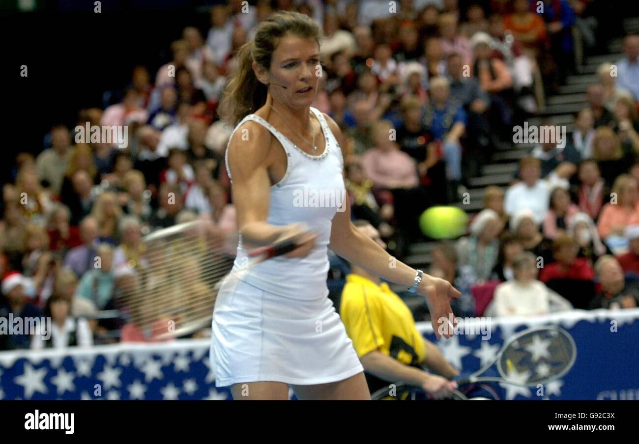 Annabel Croft au Cliff Richard tennis Classic qui se tient à la National  Indoor Arena de Birmingham, West Midlands. C'est le dernier classique de  tennis que la falaise va tenir Photo Stock -