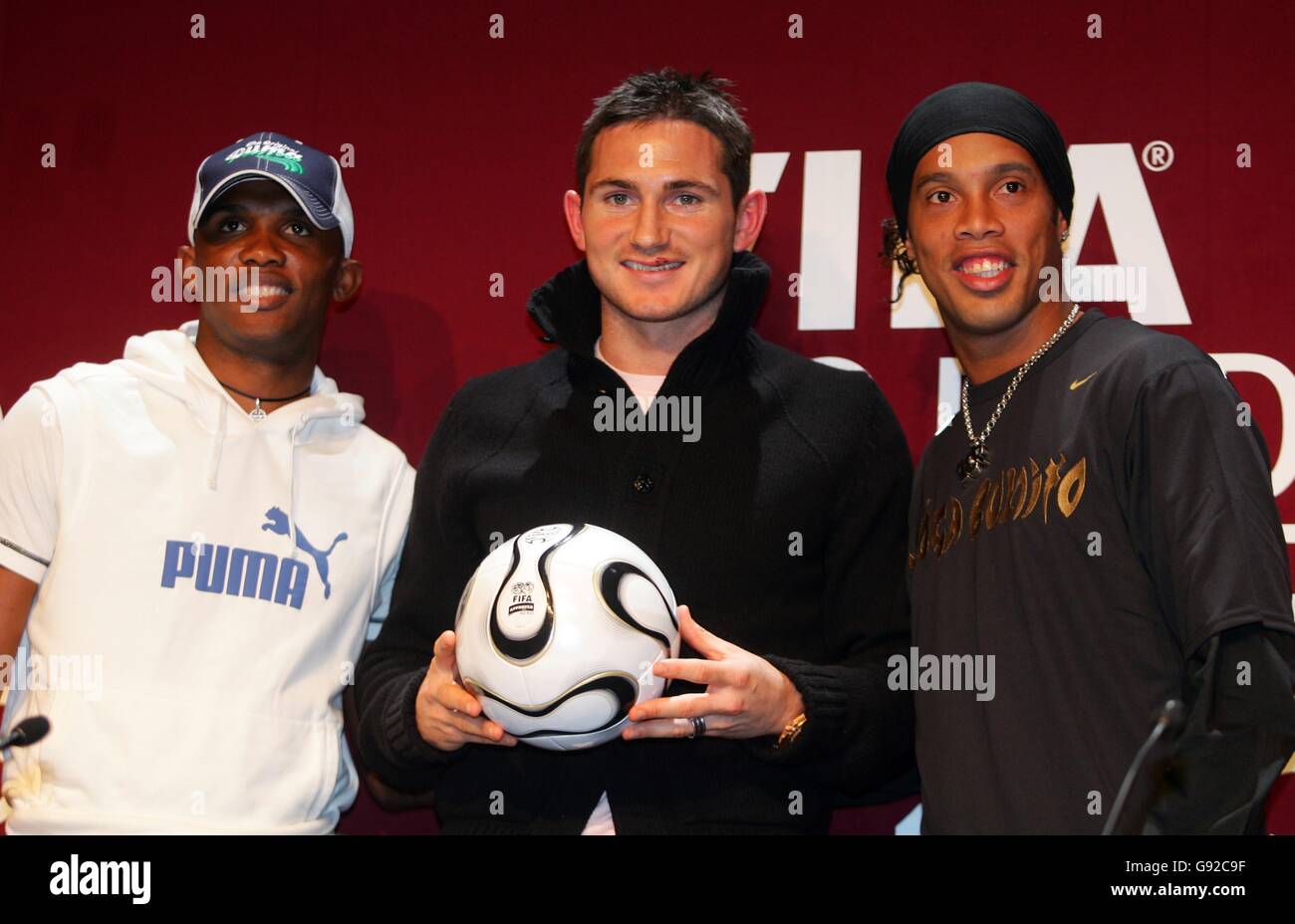 Candidats pour le joueur mondial de l'année, L-R : Samuel ETO'o de Barcelone, Frank Lampard de Chelsea et Ronaldinho de Barcelone lors de la conférence de presse Banque D'Images