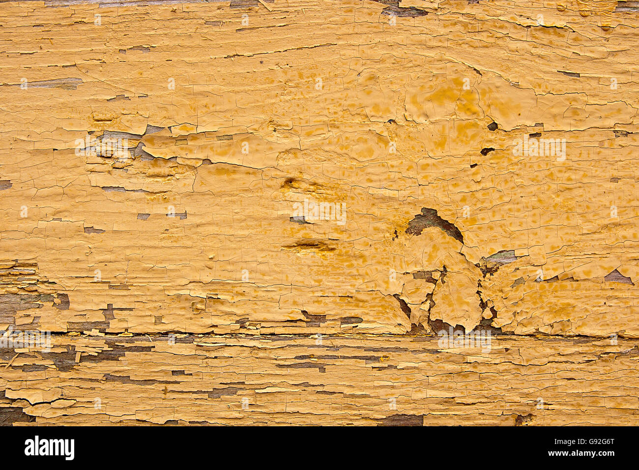 Texture bois avec peinture la couleur est arrachée. Peinture jaune écaillée - texture de fond en bois. Banque D'Images