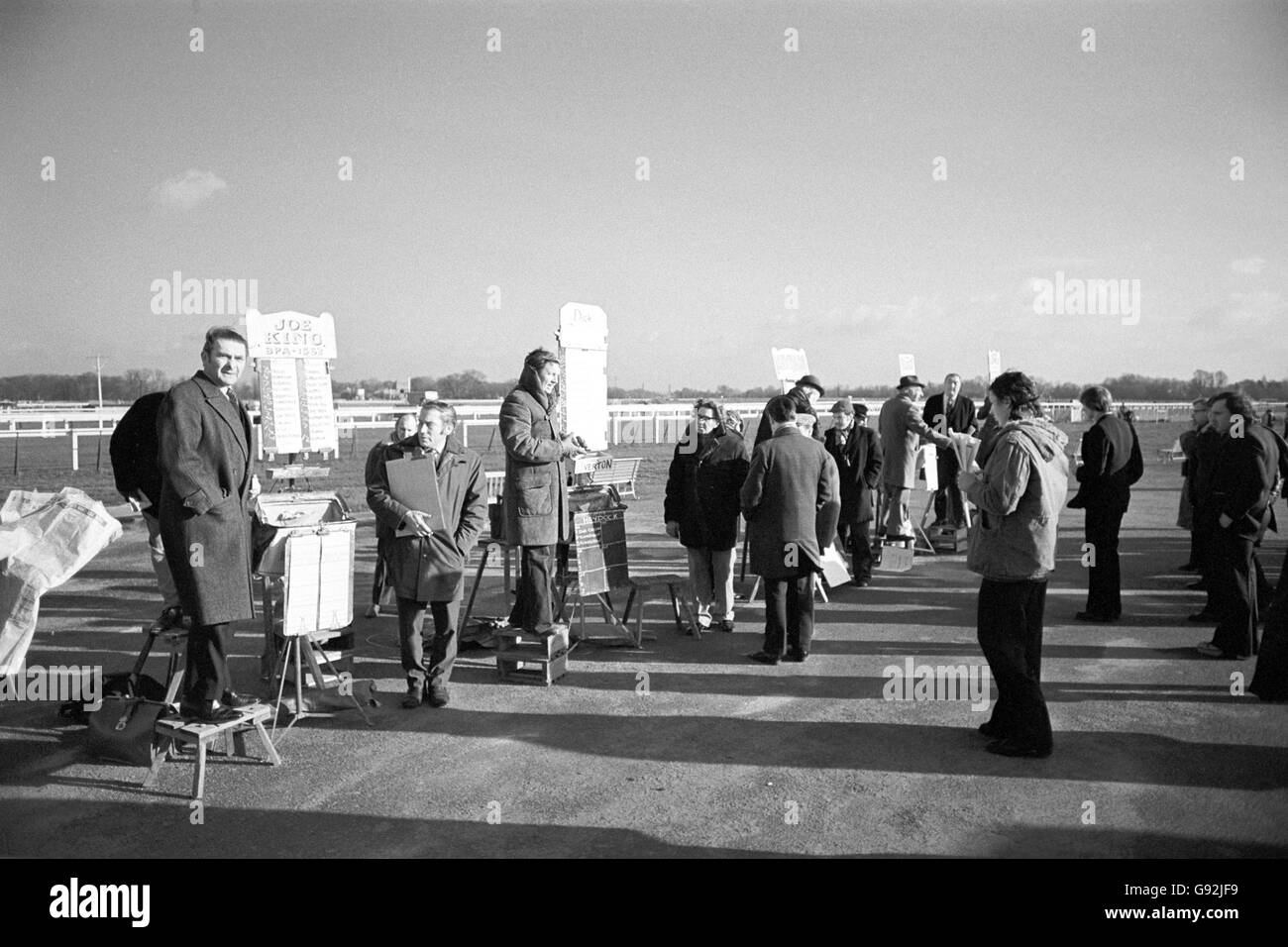 Courses hippiques - Kempton Park. Bookmakers au travail à Kempton Park Banque D'Images