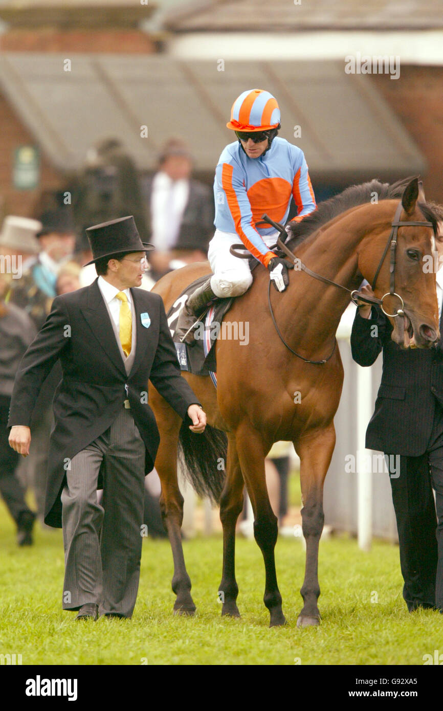 Courses hippiques - Royal Ascot at York - York Racecourse.Aiden O'Brien et Airwave, coopée par Jockey Kieren Fallon Banque D'Images