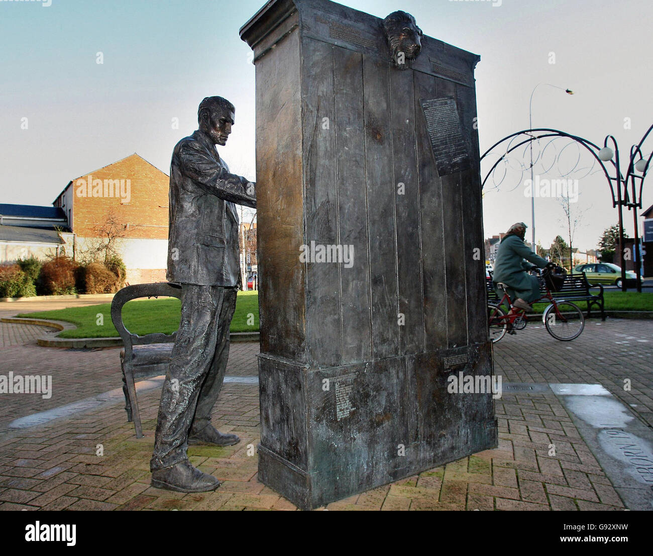 C. S.Statue de Lewis - Belfast, Irlande du Nord.Une statue de C.S.Lewis, près de Hollywood Road à Belfast. Banque D'Images