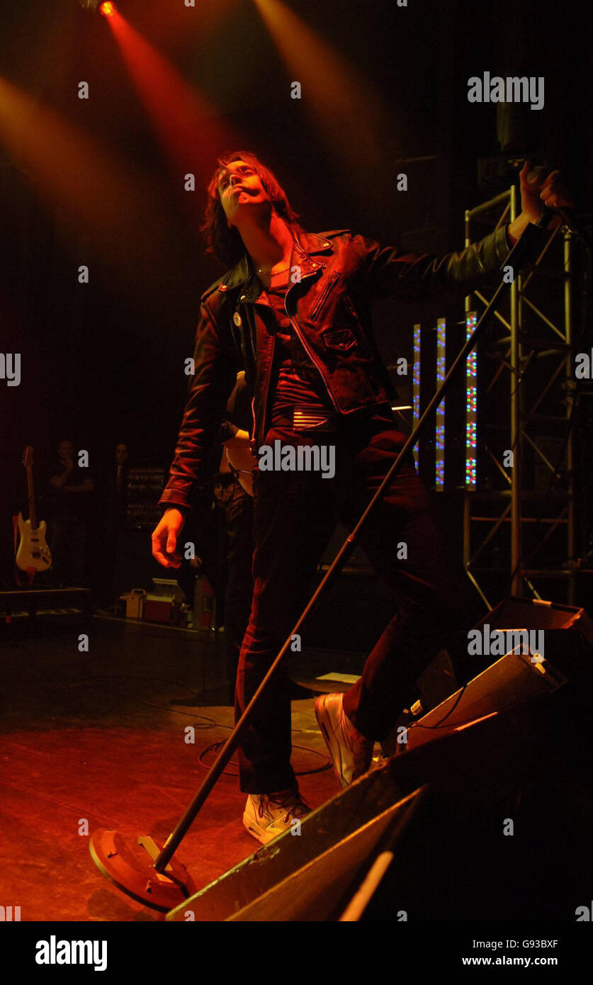 Les coups sur scène à l'Empire Shepherds Bush, à l'ouest de Londres, mardi 24 janvier 2006. APPUYEZ SUR ASSOCIATION photo. Le crédit photo devrait se lire: Yui Mok/PA Banque D'Images